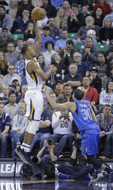 Hood hits pull-up 3 to give Jazz 103-100 win over Mavericks (Dec 16, 2016)